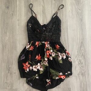 ILLA ILLA Floral romper with back tie